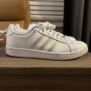 Good condition adidas 3 stripe shoes